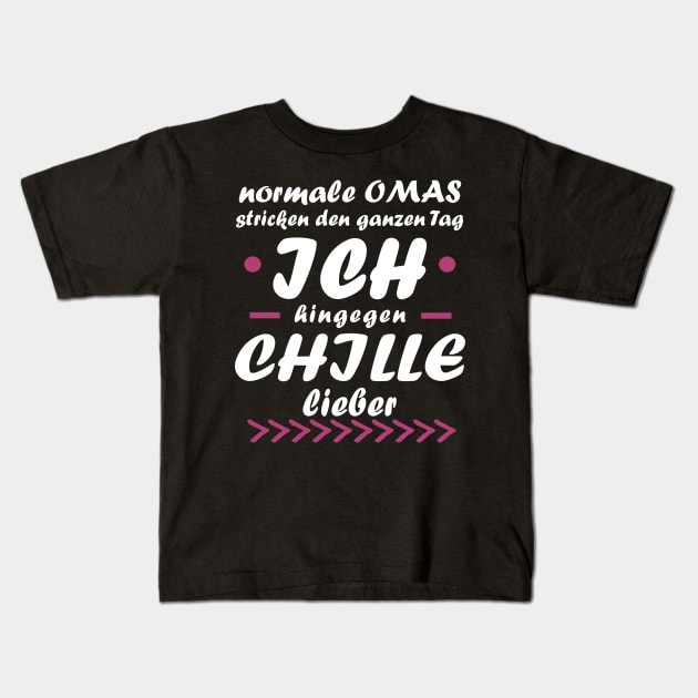 Chillen Oma Cool Rente Pension Muttertag Geschenk Kids T-Shirt by FindYourFavouriteDesign